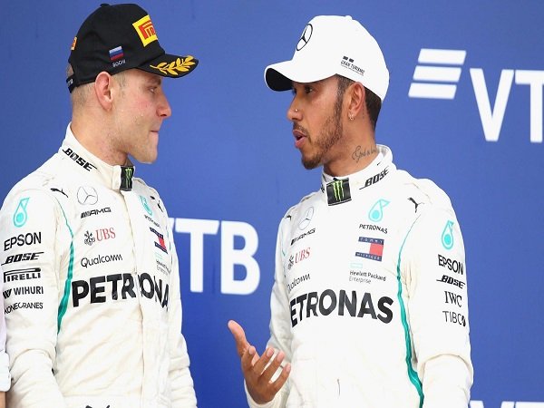 Hamilton Berikan Pembelaan Terkait Strategi Team Order Mercedes