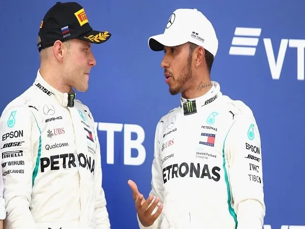 Hamilton Berikan Pembelaan Terkait Strategi Team Order Mercedes