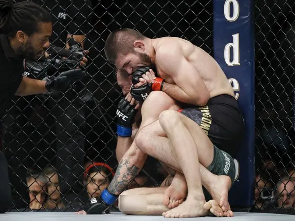 Nurmagomedov Kalahkan McGregor, Kerusuhan Terjadi Usai Pertarungan
