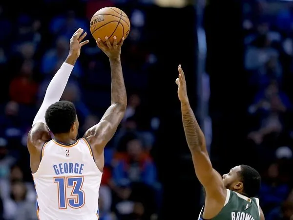 Paul George Tampil Prima, Thunder Benamkan Bucks di Laga Pramusim