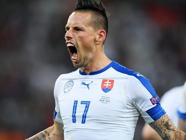 Rekor Hamsik Ternoda Striker Roma