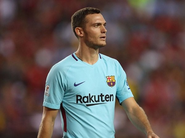 Barca Buka Kemungkinan untuk Gaet Bek Setelah Vermaelen Cedera