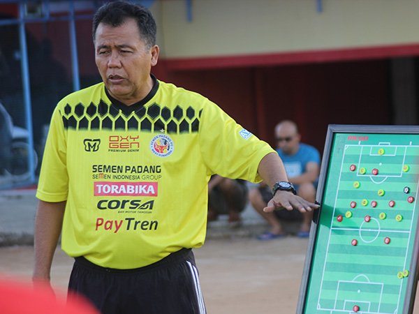 Pelatih Semen Padang Fokus Benahi Lini Pertahanan