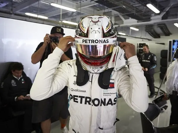 Lewis Hamilton Sebut Balapan Meksiko Aneh dan Mengerikan