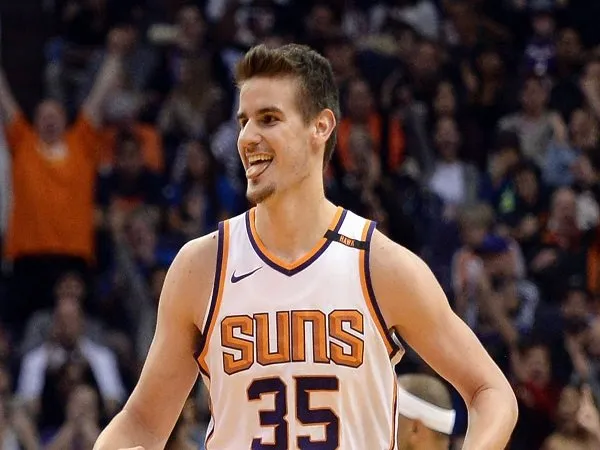 Phoenix Suns Tolak Opsi Pertahankan Dragan Bender