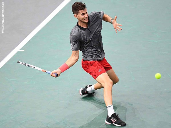 Tampil Prima, Dominic Thiem Bantai Gilles Simon Di Paris