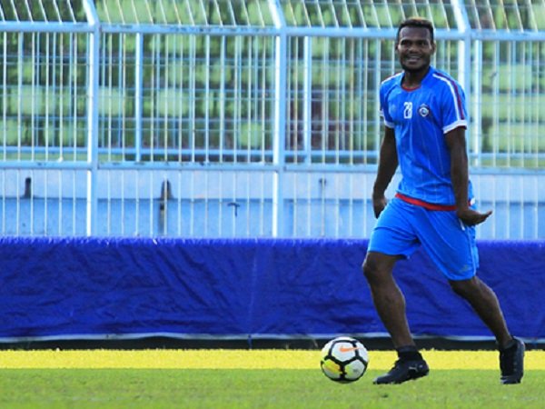 Israel Wamiau Punya Trik Hadapi Permainan Keras Perseru