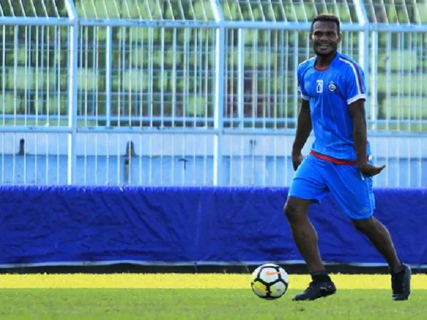 Israel Wamiau Punya Trik Hadapi Permainan Keras Perseru