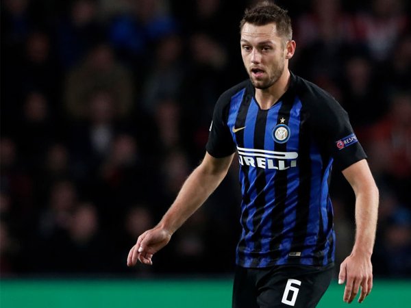 De Vrij Tegaskan Inter Tak Mau Main Aman di Markas Tottenham Hotspur