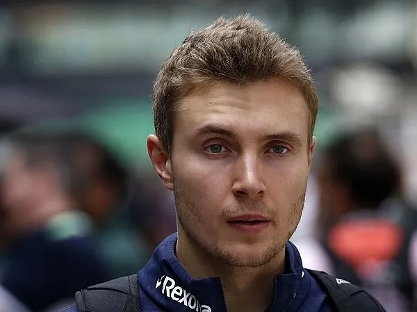 Hampir Bertabrakan, Hamilton Sebut Manuver Sirotkin Tak Sopan