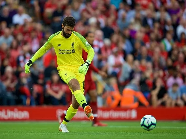 Alisson Ungkap Dua Kiper Hebat yang Sering Dia Pantau