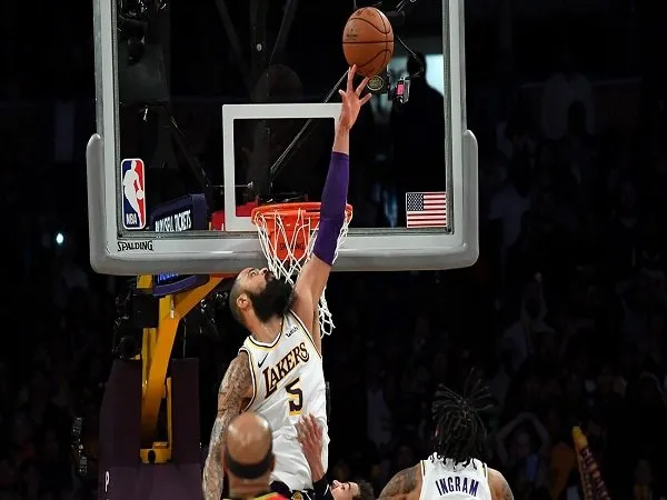 Aksi Tyson Chandler Menangkan Lakers Atas Hawks