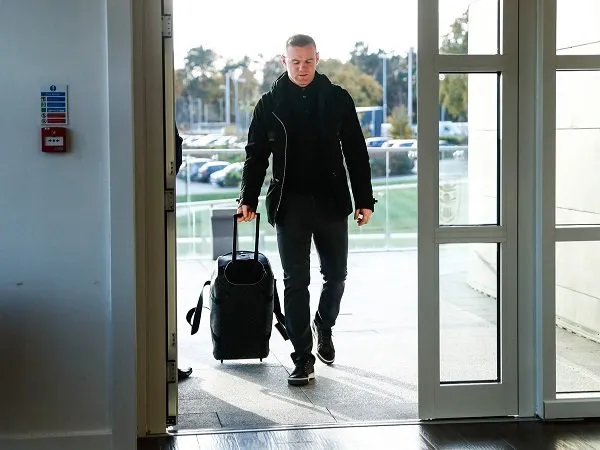 Jelang Lawan USA, Rooney Tiba di St George Park