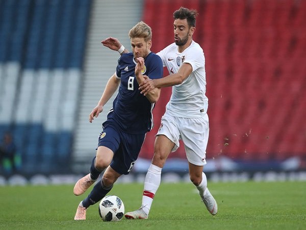 Stuart Armstrong Tegaskan Skotlandia Dukung Alex McLeish