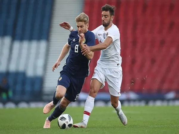 Stuart Armstrong Tegaskan Skotlandia Dukung Alex McLeish