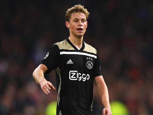 De Jong Diklaim Sebagai Perpaduan Antara Xavi dan Deco