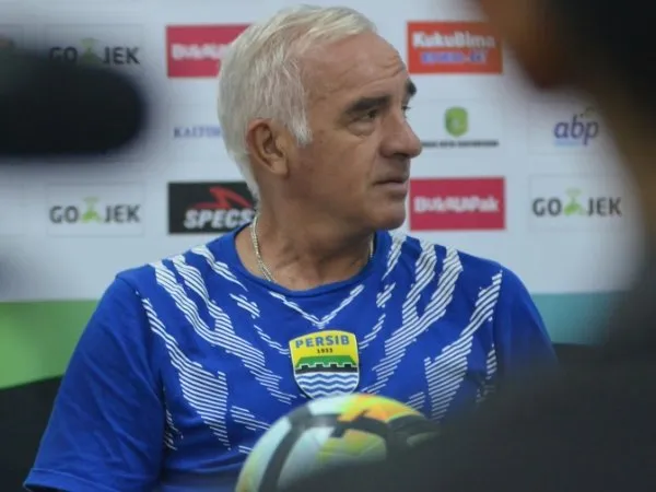 Gomez Kecewa Kemenangan Persib Sirna Dalam Sekejab