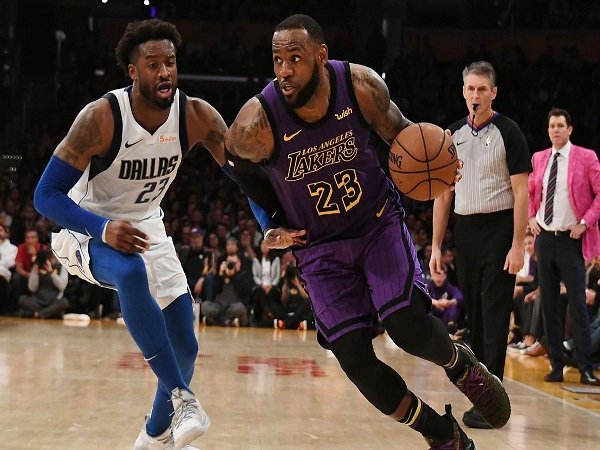 Dominan di Kuarter Empat, Lakers Kalahkan Mavericks