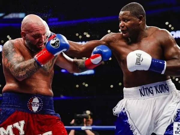 Ortiz Jatuhkan Kauffman 3 Kali, Menang TKO Ronde 10