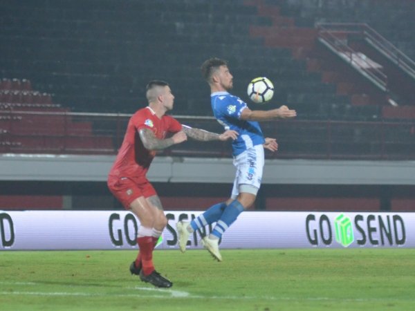 Pelatih Barito Keluhkan Konsentrasi Pemain Saat Hadapi Persib