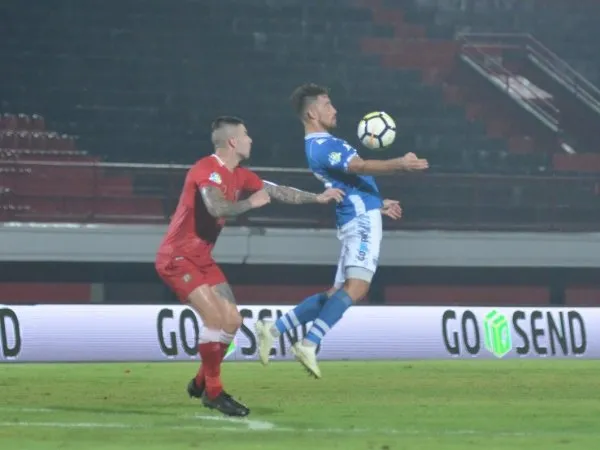 Pelatih Barito Keluhkan Konsentrasi Pemain Saat Hadapi Persib