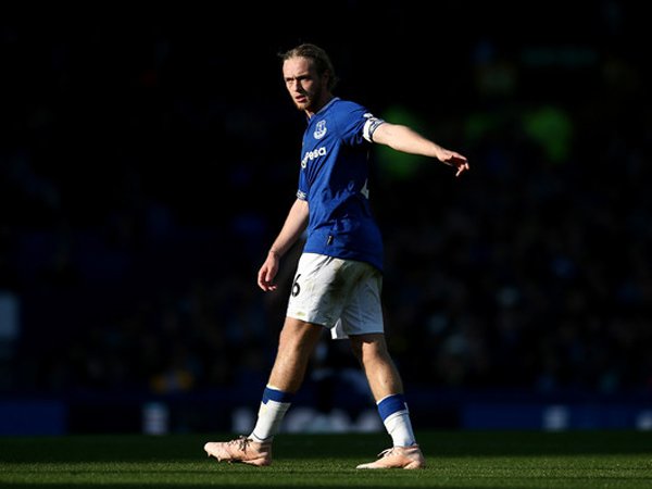 Silva Tegaskan Everton Tidak Akan Pinjamkan Tom Davies