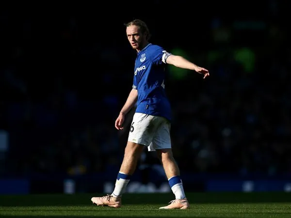 Silva Tegaskan Everton Tidak Akan Pinjamkan Tom Davies