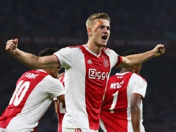 Matthijs de Ligt Sanggah Kemungkinan Pindah ke Juventus dan Barcelona