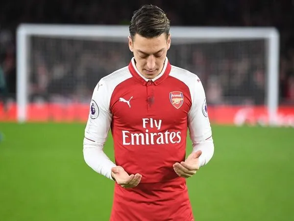 Gunakan Bahasa Indonesia, Mesut Ozil Bersimpati Kepada Korban Tsunami Banten dan Lampung