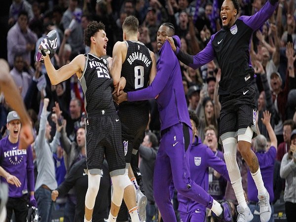 Buzzer Beater Bogdanovic Menangkan Kings Atas Lakers