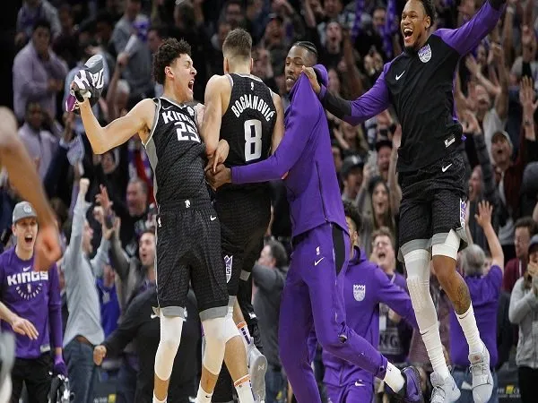 Buzzer Beater Bogdanovic Menangkan Kings Atas Lakers