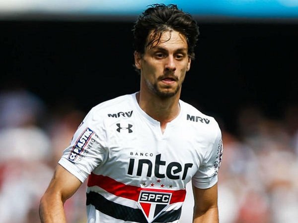 Bek Sao Paulo Kecewa Gagal Gabung Barcelona Karena Murillo