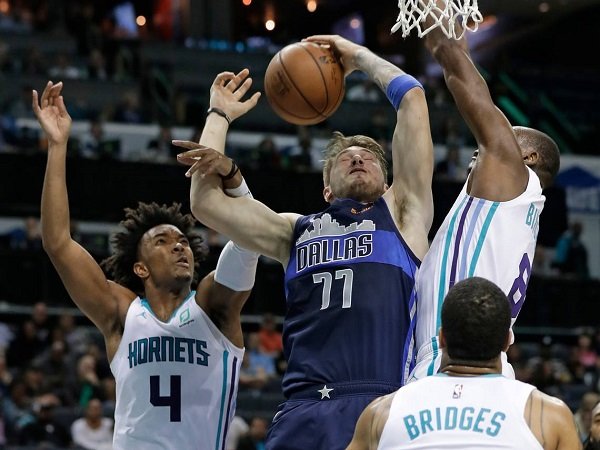 Luka Doncic Bawa Dallas Mavericks Kalahkan Charlotte Hornets