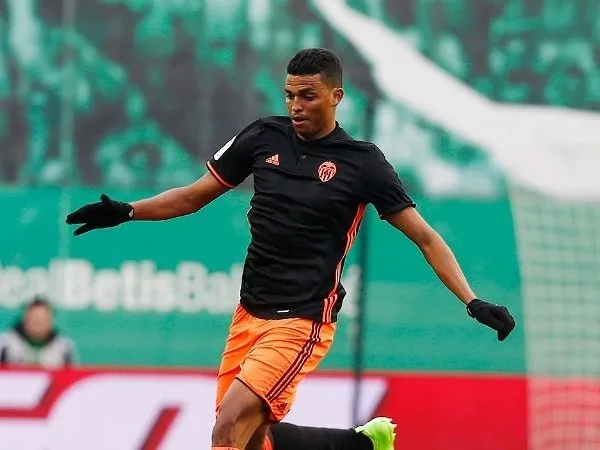 Valencia Tarik Kembali Aderllan Santos