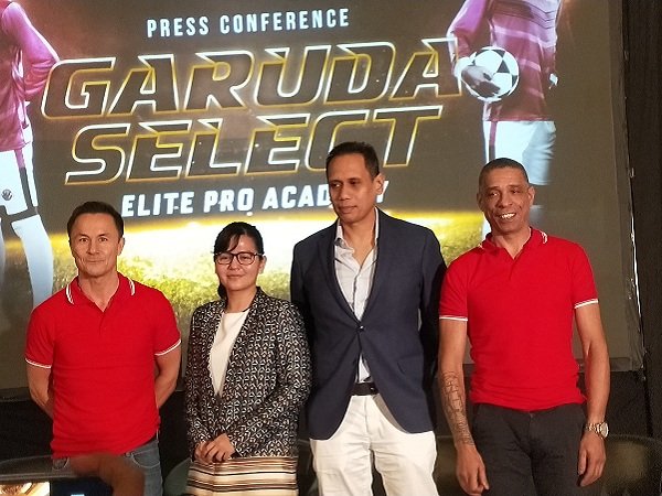 Dennis Wise dan Des Walker Ungkap Rencananya untuk Tim Garuda Select di Inggris Nanti