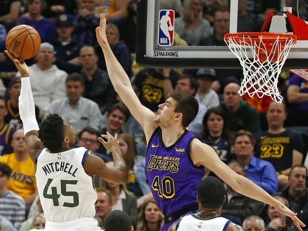 Bermain Buruk, Lakers Tak Berdaya di Markas Jazz