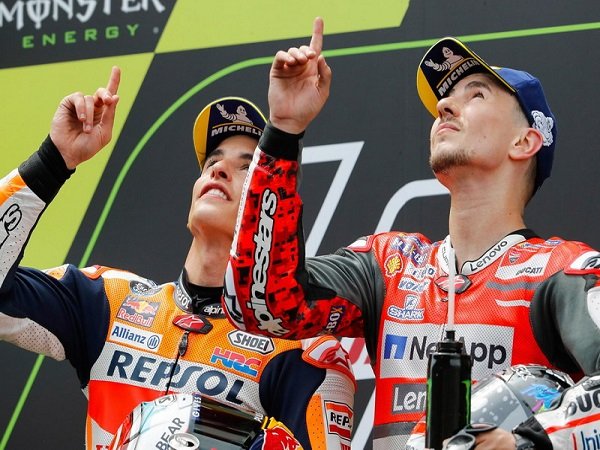 Marquez Jauh Lebih Berbahaya Ketimbang Lorenzo