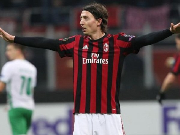 Demi Carrasco, Milan Siap Lepas Montolivo Ke Tiongkok