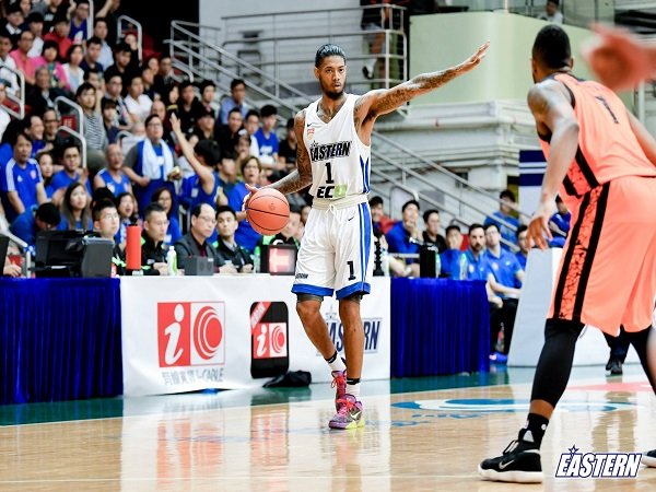 Terpuruk di Papan Bawah, Mono Vampire Rekrut Tyler Lamb