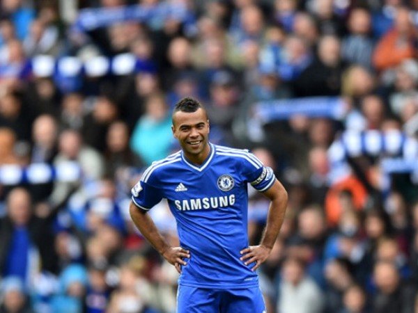 Bukan Mourinho, Ini Manajer Favorit Ashley Cole di Chelsea