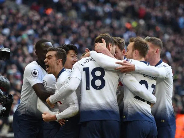 Les Ferdinand Nilai Tottenham Bukan Penantang Gelar