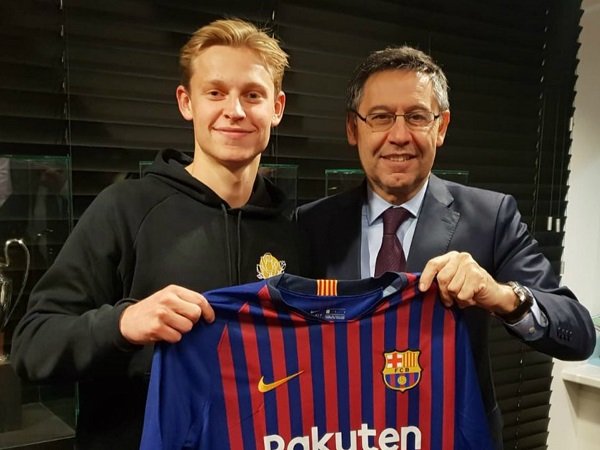 Frenkie De Jong Tolak Cek Kosong dari PSG Demi Gabung Barcelona