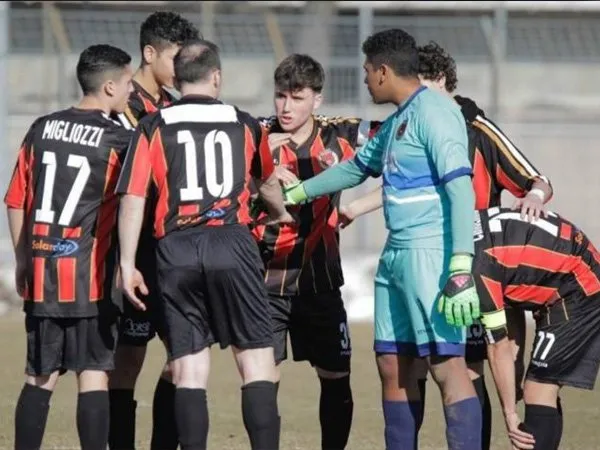 Kalah 20-0, Tim Italia Ini Hanya Mampu Turunkan Tujuh Pemain