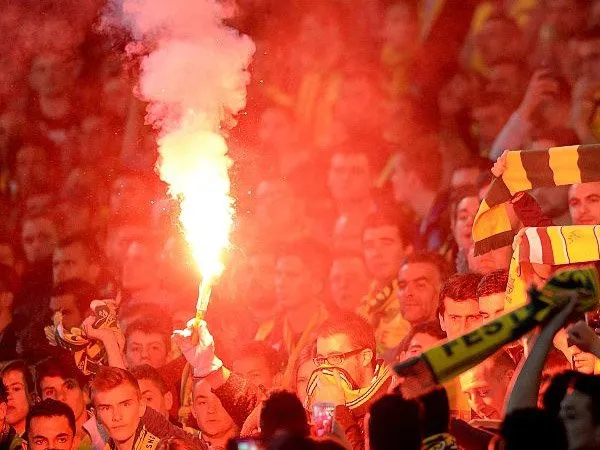 Nyalakan Flare untuk Hormati Emiliano Sala, Nantes Tetap Didenda