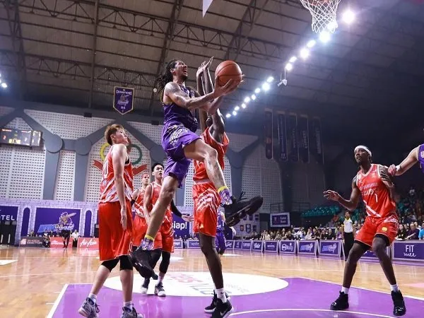 Maxie Esho Bersinar, CLS Knights Hempaskan Malaysia Dragons