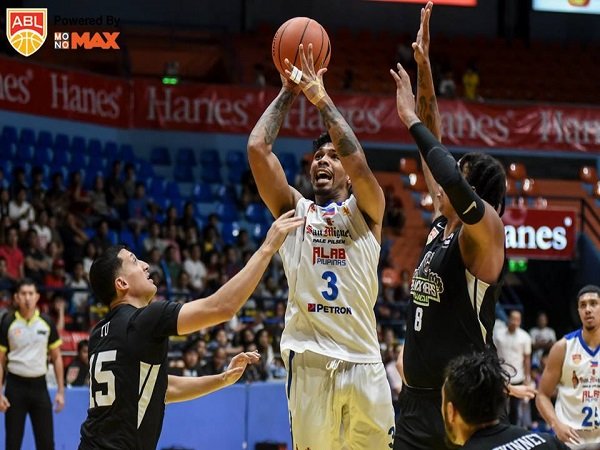 Cedera MCL, Lawrence Domingo Akan Menepi 4-6 Pekan