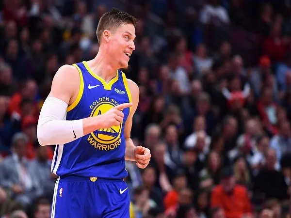 Steve Kerr Puji Profesionalitas Jonas Jerebko