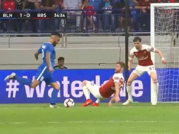 Tampil Buruk di Laga Persahabatan, Fans Arsenal Ramai-ramai Kritik Mustafi