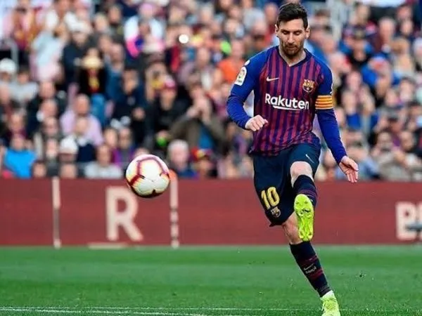 Eksekusi Tendangan Bebas Panenka Ala Messi Bikin Valverde Terpukau