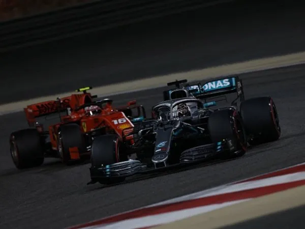 Hamilton Mengaku Kasihan Saat Menyalip Leclecr di GP Bahrain
